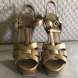 YSL tribute sandals in gold patent leather. Size 38.5(8 1/2). Made in Italy.